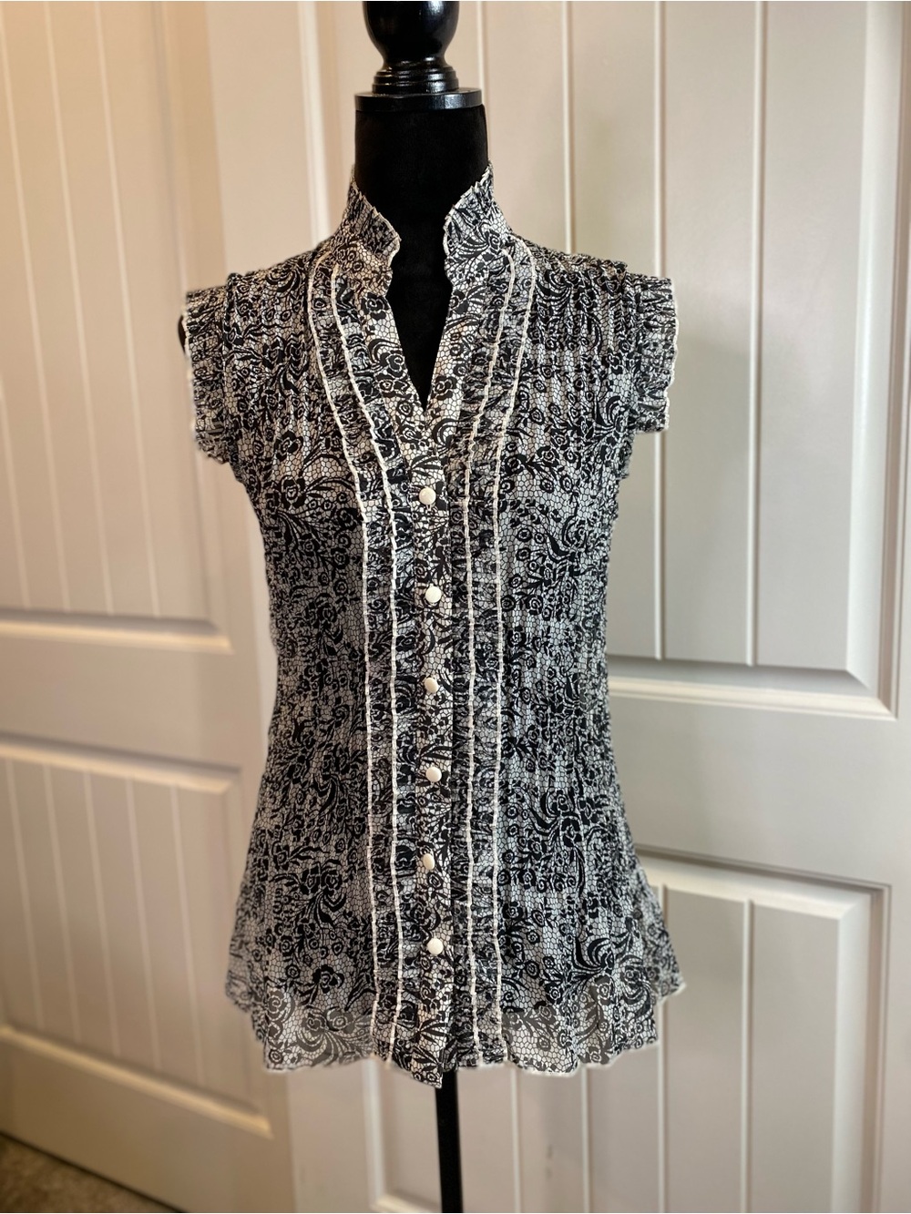 New!  Apt. 9 Black & White Paisley Pintuck Button-Front Cap Sleeve Blouse